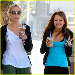 miley-mother-daughter-coffee-run