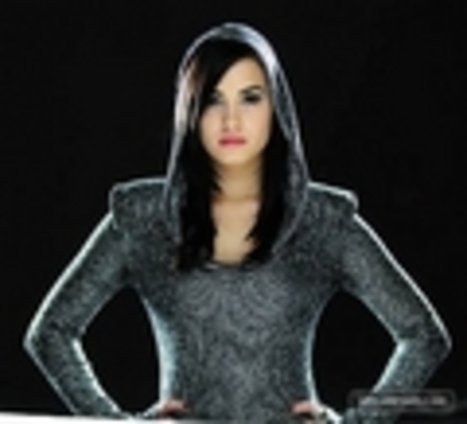 rember-december-music-video-pics-demi-lovato-8853356-120-109