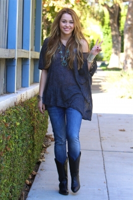 Leaving a friend\'s house in Toluca Lake [27th November] (2)