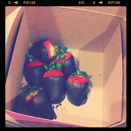 Yummy!My favorite chocolate covered strawberries .I love it!