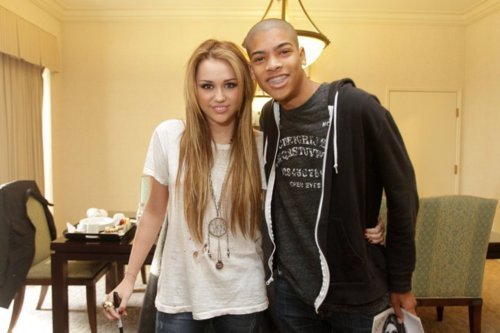 I love her hair here!! - x Miley with her fans x