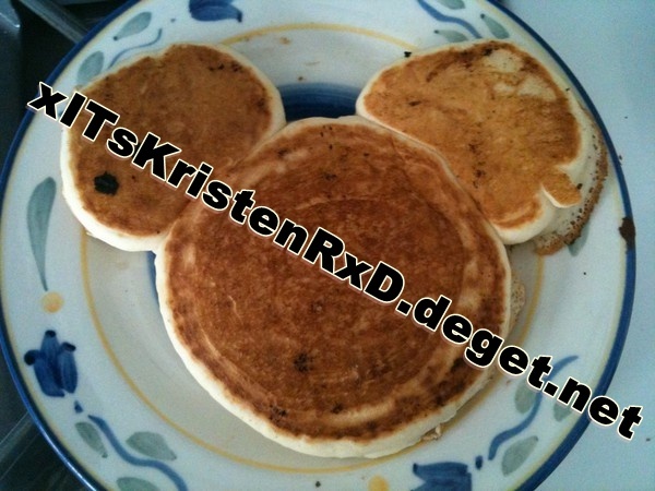 look at my Mickey mouse pancake I made  I feel pro - Another proofs