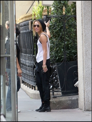 normal_037[1] - x_Miley out in Paris_x