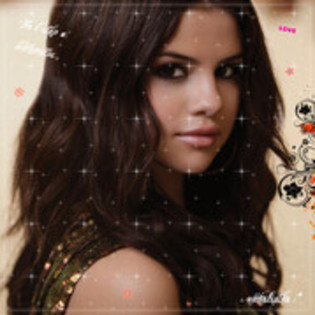 33050198_WGQNTYFAJ - Selena Gomez Glittery Photos