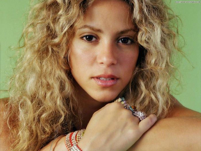 Shakira_HD_Wallpaper_1600_x_1200__JIHBBN