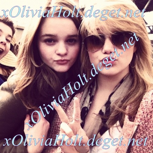 Olivia - Holt - Rare - Photo - 038