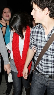 normal_006~5 - Selena and Nick at Phillipe Chows-February 2nd 2010
