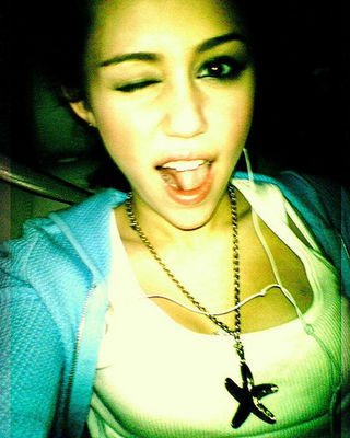 APSQMLCKHWTODUGTYOQ - All pics with Miley