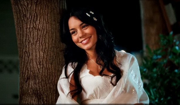 vanessa-anne-hudgens-in-una-scena-del-film-high-school-musical-3-senior-year-83219[1]