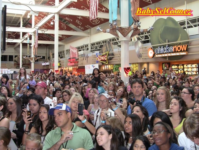 Gosh . So lovely .; What an amazing turnout in Texas! You guys are the best, thank you for all your support and love for
