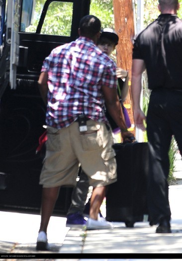 - Justin arrives on his tour from reno nv to los angeles