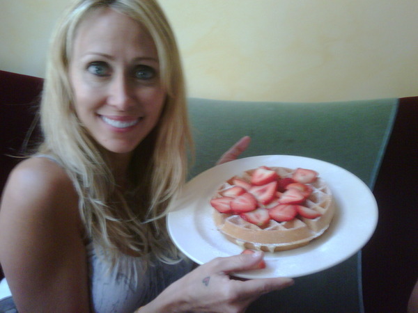 How does @mommytish keep her sexy slim figure you ask??? WAFFLES!!!!