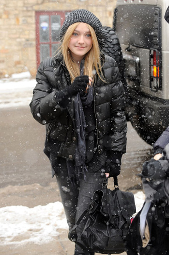 Actress-Dakota-Fanning-walks-in-Park-City-on-January-23-2010-in-Park-City-Utah-kk