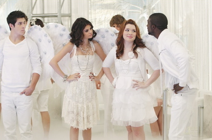 Wizards-Of-Waverly-Place-Season-4-Promotional-Stills-Dancing-With-Angels-selena-gomez-19048683-689-4
