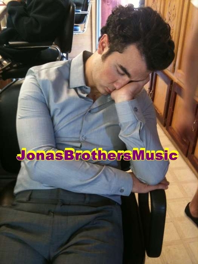  - Jonas LA-on the set