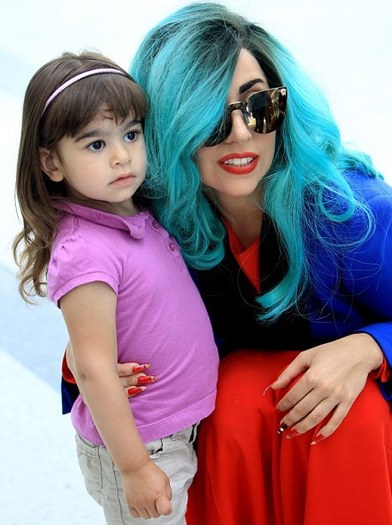 GaGa` (2)