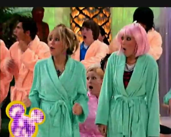 CA5KQ91B 0067 - x Hannah Montana Season Finale Sneak Peek Ad