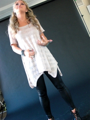 GMA_275 - S Taylor Photoshoot 2010 - Backstage