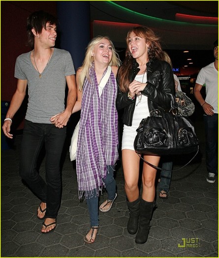 mileycyrusboyfriendmom0fq9 - All pics with Miley