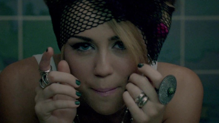 Miley Cyrus - Who Owns My Heart 0321