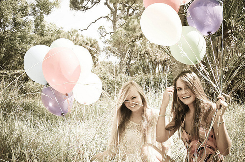 baloons-forest-girls-giulia-pink-smile-Favim.com-73250