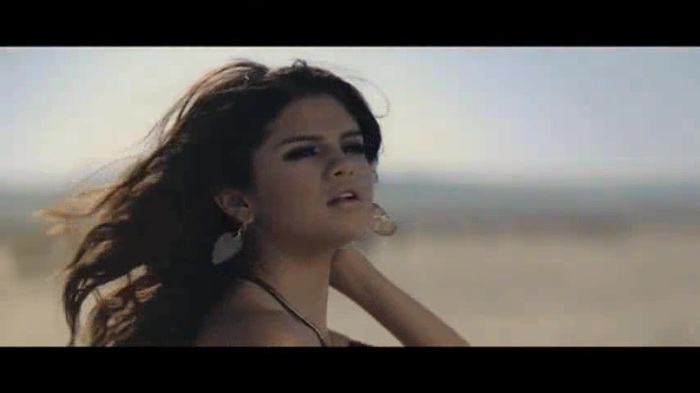 Selena Gomez & The Scene - A Year Without Rain 440