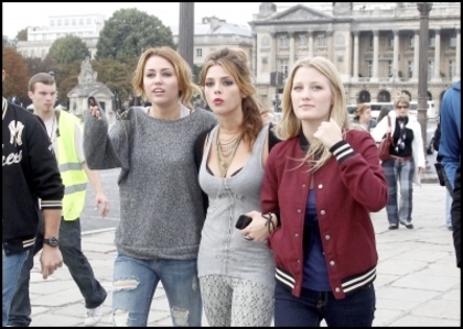 Filming LOL in Paris. xD (185)