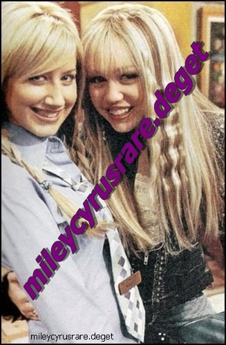 m n assshh - a rare pic with miley and ashley