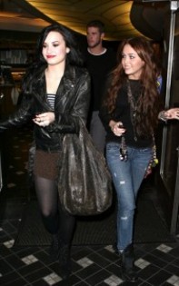miley-demi-liam-020210-12_medium - miley and demi dining with liam