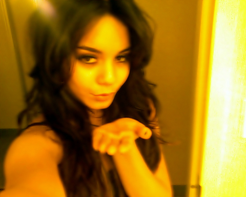 gallery_main-vanessa-hudgens-nude-leaked-16