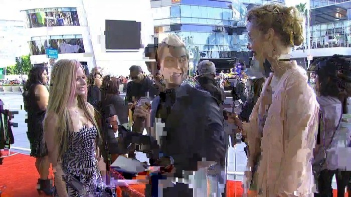 bscap0009 - 2010 - American Music Awards - Red Carpet Interview 01 - Captures by me