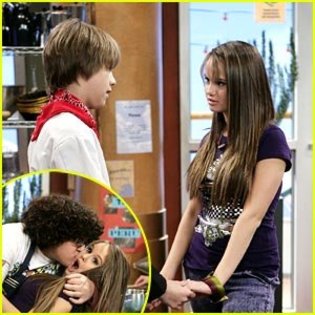 debby-ryan-cole-sprouse-couple-up-cole-sprouse-dylan-sprouse-olsen-twins-news-199b43caba6bc20444014e