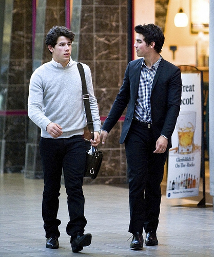 Jonas Brothers at the LAX Airport (13)