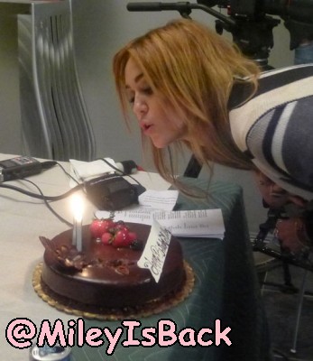 Look at the next pic=> - 00 Proof__my cake 00