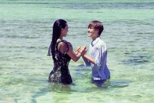 justin-bieber-si-kim-kardashian-sedinta-foto-pe-o-plaja-din-bahamas_3