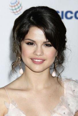 normal_023 - Selena Gomez Award Shows 2OO9 September 17 ALMA Awards