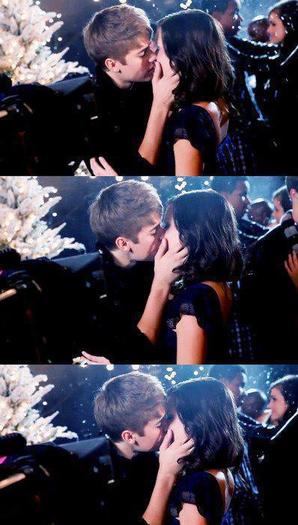 #underthemistletoe 3