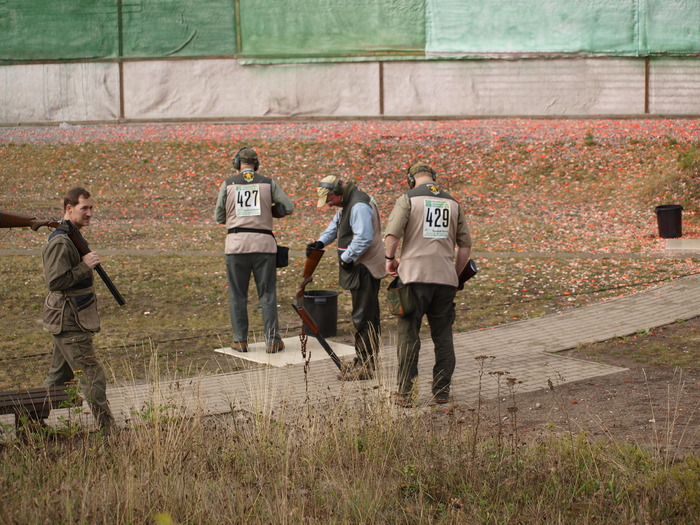 _9051340; Ed setting up with Gerry and Dom right behind and Mark approaching.
