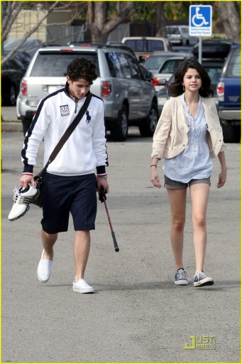 normal_007 - Nick-Out to go golfing in Los Angeles-with selena-i am gelous