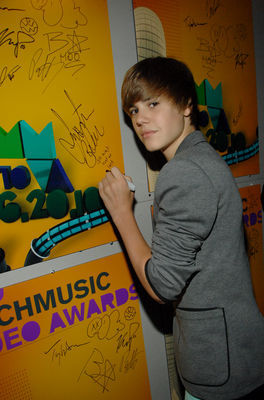 June 20th - MuchMusic Video Awards - Backstage (2)