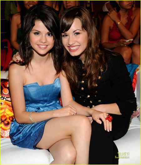 me and demi bff