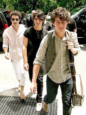 jonas_brothers2_0_0_0x0_300x400