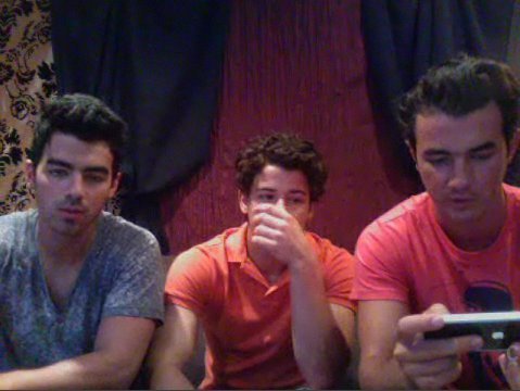 Jonas Brothers Live Chat (41)