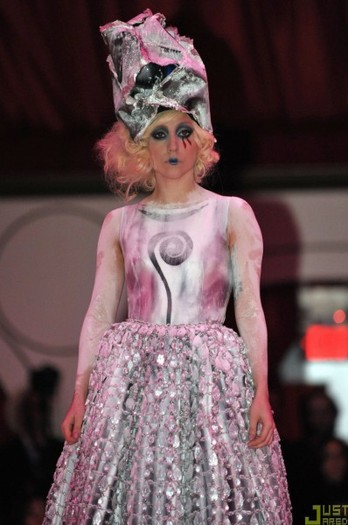 lady-gaga-moca-performance-111-398x600