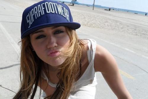 tumblr_lbf444lYYb1qaczpho1_500_large[1] - Miley Cyrus