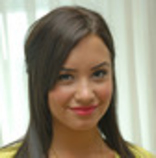 demi-lovato-441853l-thumbnail_gallery