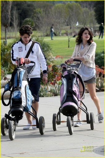 normal_016 - Nick-Out to go golfing in Los Angeles-with selena-i am gelous