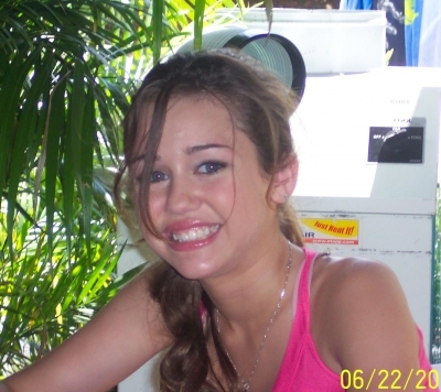 hey this is some proof for everyone that i am the real miley cyrus love ya