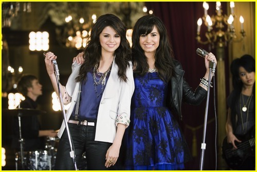 selena-gomez-demi-lovato-one-same-03 - Demi0_Lovato0_My0_Idol0_2_0