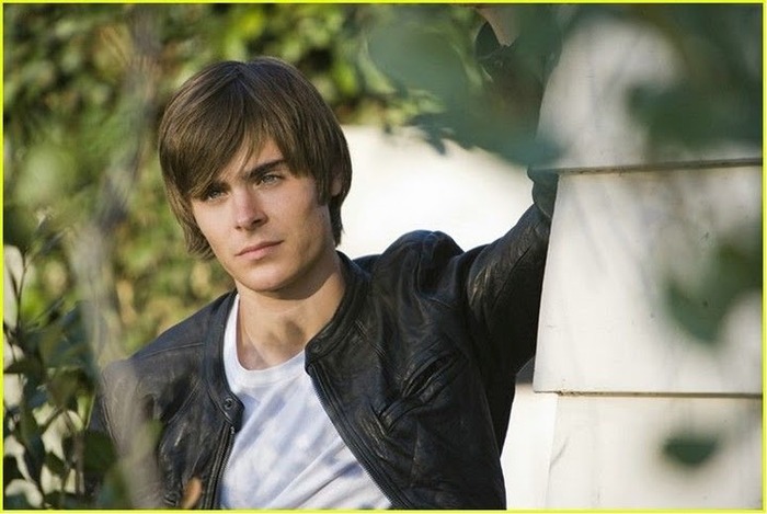 Zac Efron in 17 Again (2)